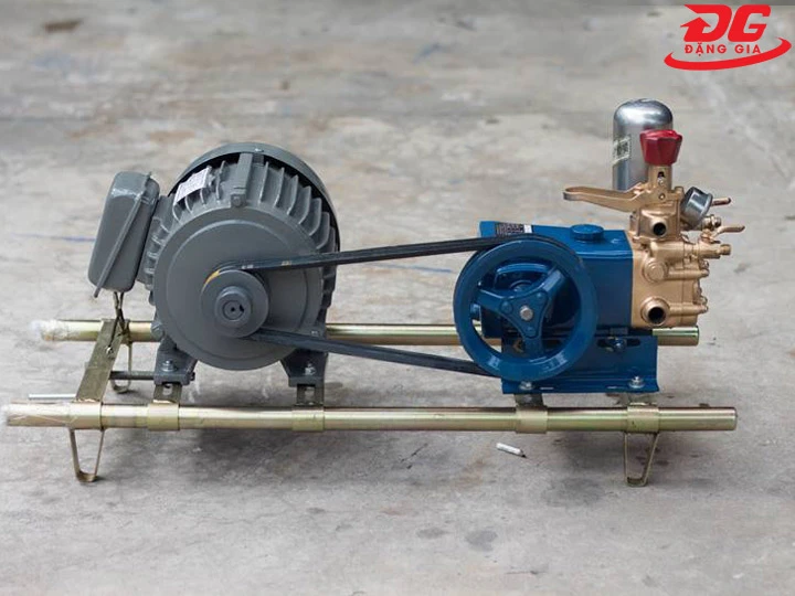 Máy rửa xe dây đai