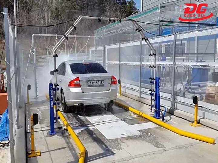 Máy rửa xe tự động