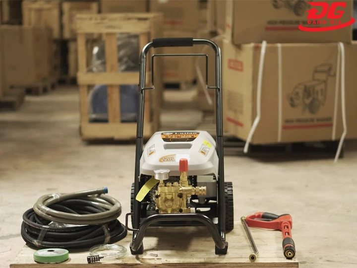 Máy rửa xe cao áp