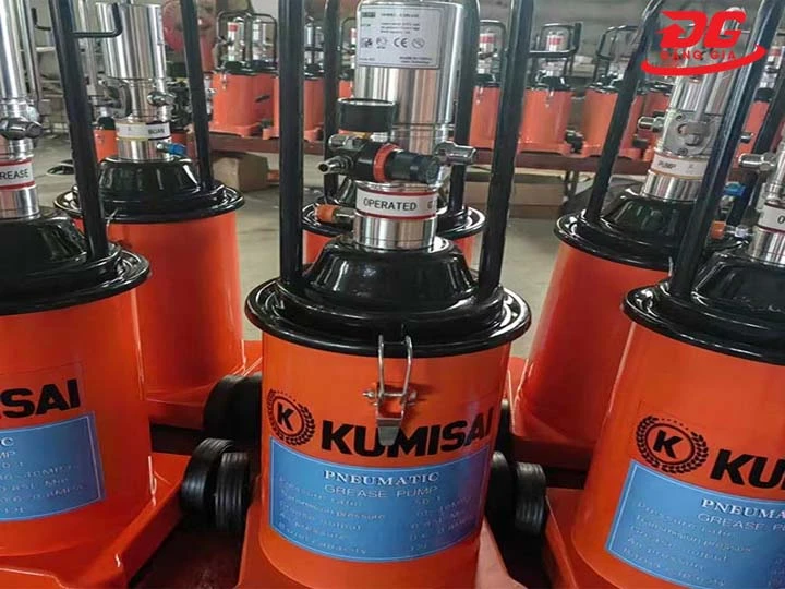 máy bơm mỡ Kumisai đa dạng dung tích