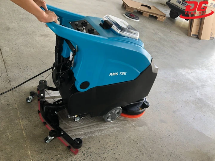 máy đánh sàn chà và hút cùng lúc