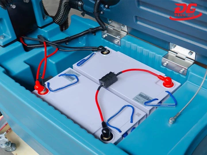 phân phối máy chà sàn sử dụng ắc quy