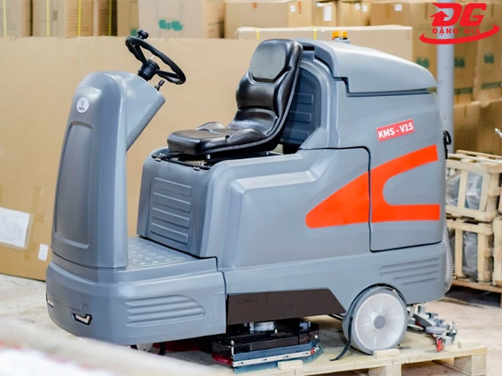 Máy chà sàn ngồi lái