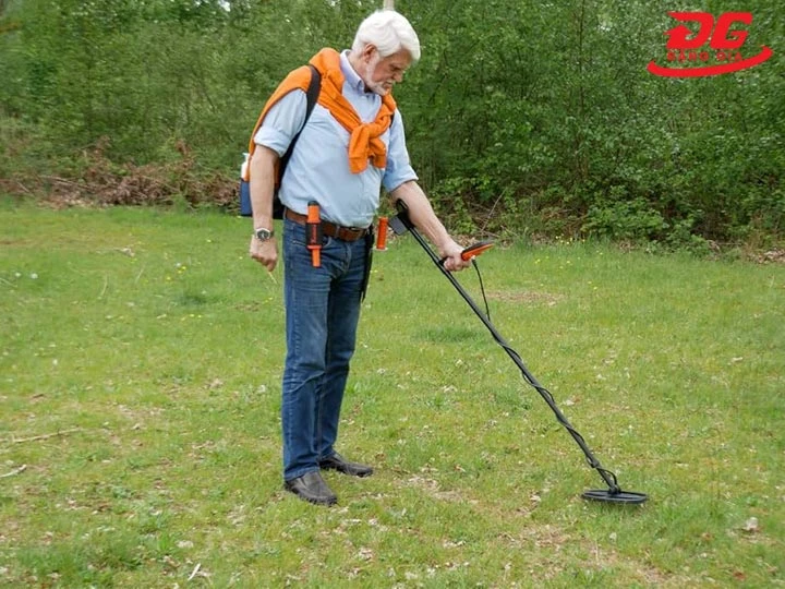 Máy dò vàng của Mỹ dễ thao tác