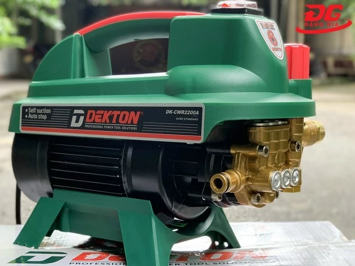 Máy rửa xe Dekton 2200W DK-CWR2200A công suất khỏe