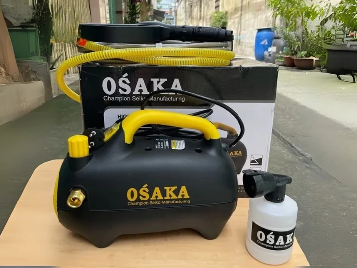 Máy rửa xe Osaka có thiết kế gọn, nhẹ, dễ di chuyển