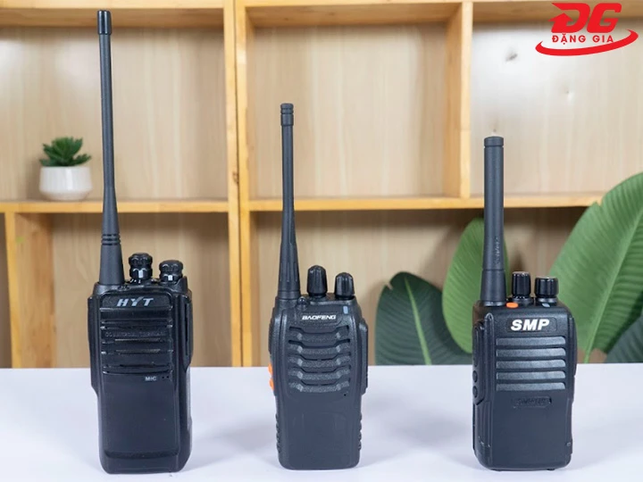 sử dụng thiết bị bộ đàm chính hãng