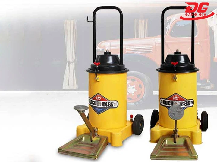 Máy bơm mỡ Kocu bằng chân