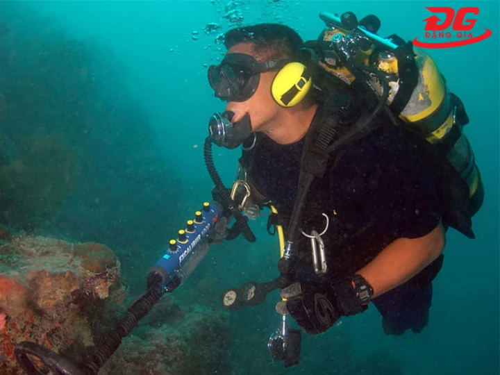 Máy dò chuyên dụng cho thợ lặn