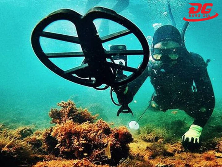 mua máy rà kim loại dưới nước