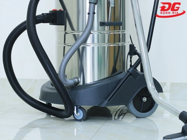 bánh xe máy hút bụi công nghiệp Pertek PT70P di chuyển dễ