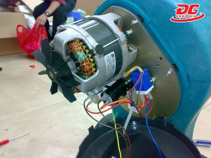 bảo dưỡng motor máy chà sàn