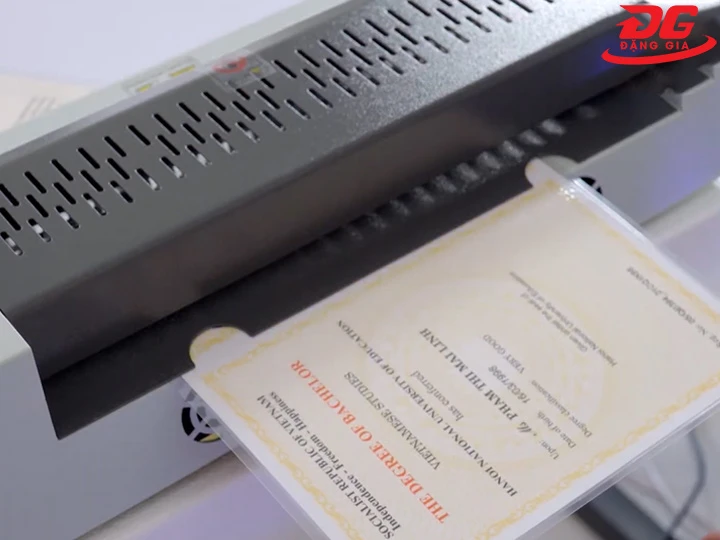 Máy ép plastic giúp bảo vệ toàn diện giấy tờ