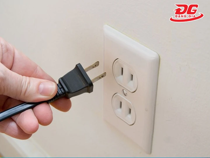 cắn lại nguồn điện cho máy chà sàn