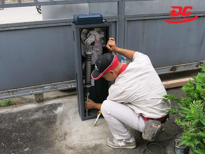 kiểm tra lò xo của barie