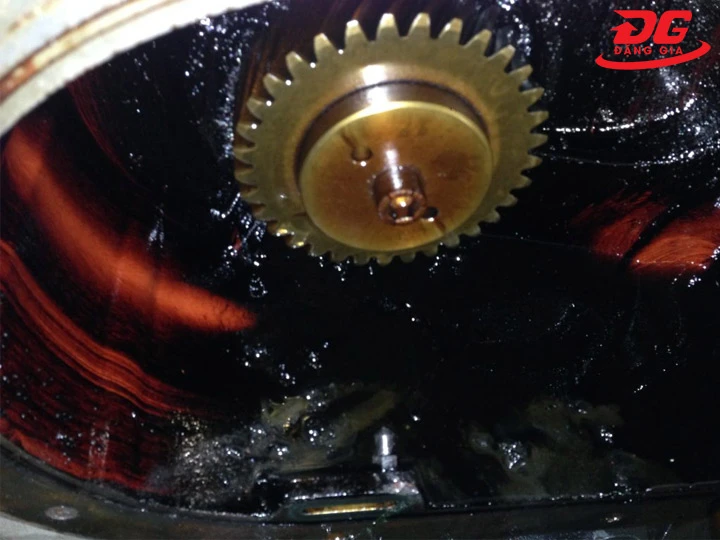 Lỗi máy nén khí trục vít có dầu trong cụm nén