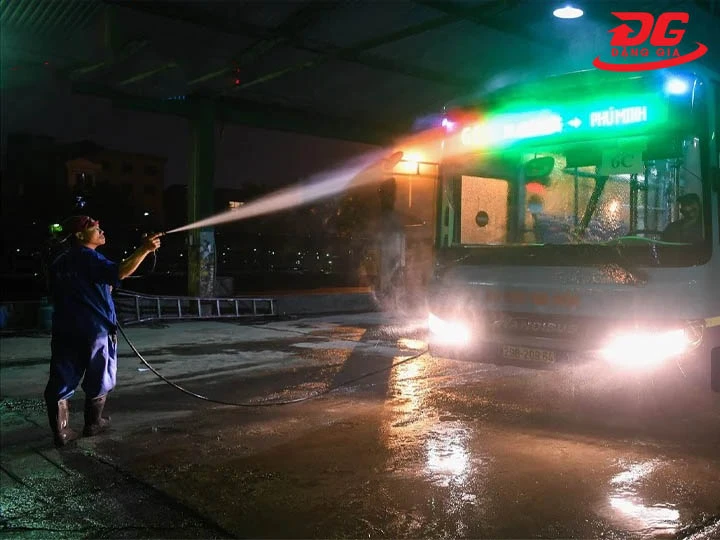 rửa xe đêm Hà Nội
