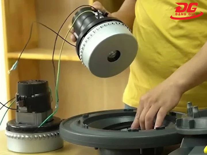 lắp mô tơ máy hút bụi công nghiệp