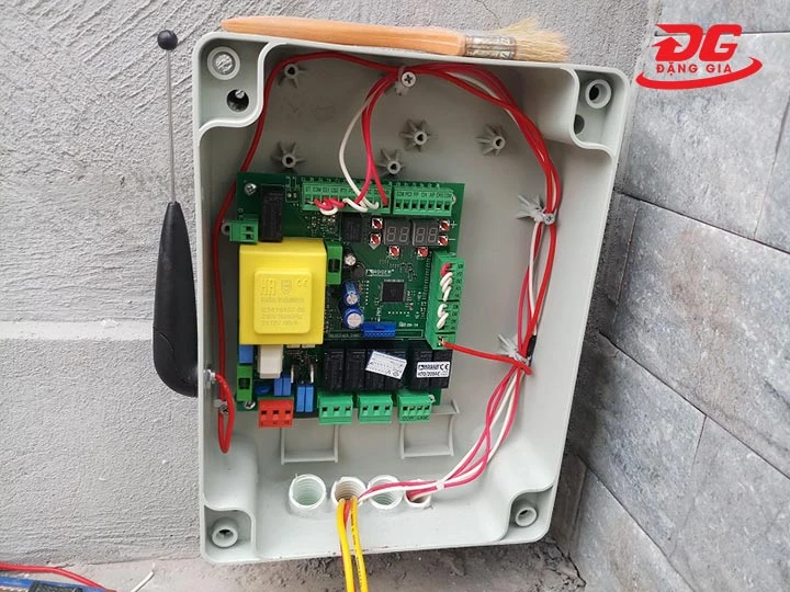 kiểm tra board điều khiển của barie