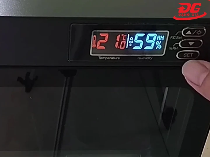 sử dụng tủ chống ẩm Andbon AD 100S