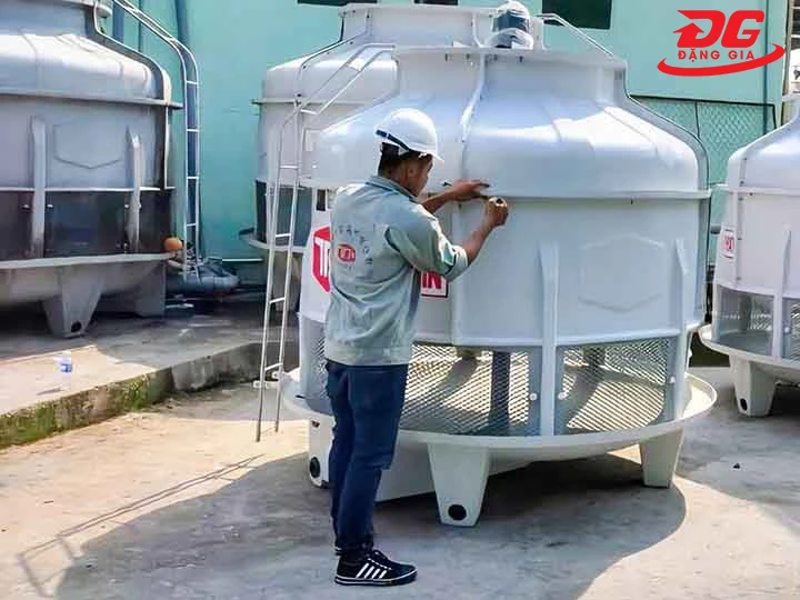 Vệ sinh tháp hạ nhiệt TASHIN TSC 40RT
