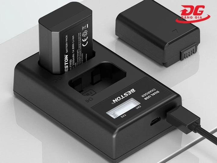 Cách bảo quản pin máy ảnh khi sạc, dùng pin