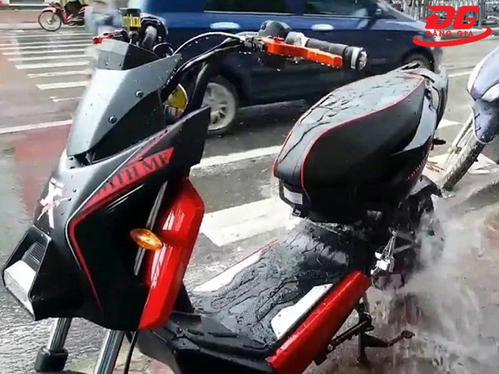 rửa xe đạp điện