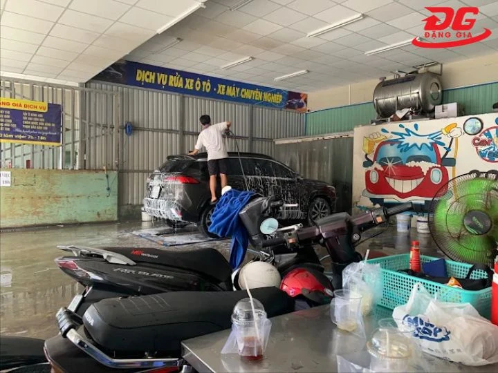 Giá rửa xe quận Tân Phú