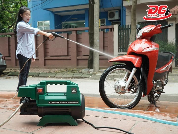 máy rửa xe mini tiết kiệm nước