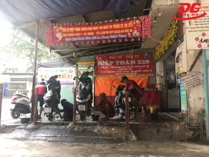 Rửa xe quận Tân Phú Hiệp Toàn giá bình dân