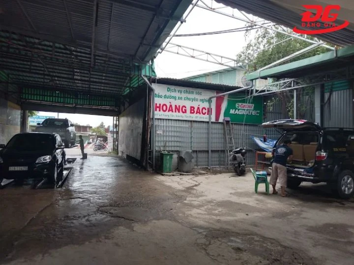 Rửa xe quận Tân Phú Hoàng Bách bình dân