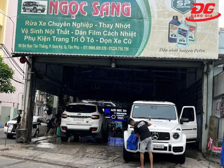 Rửa xe quận Tân Phú Ngọc Sang báo giá rõ ràng