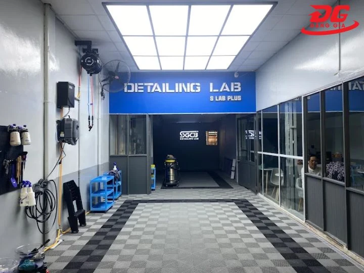 Rửa xe quận Tân Phú Thành Nhân rửa siêu sạch