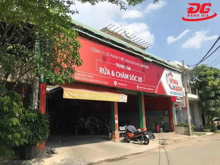 Rửa xe quận Tân Phú VinaWash hiện đại