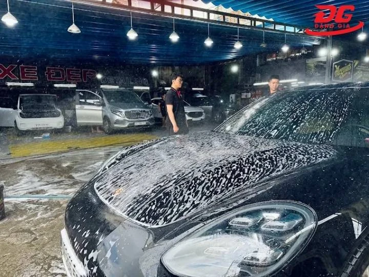 Rửa xe quận Tân Phú Xe Đẹp chuyên nghiệp