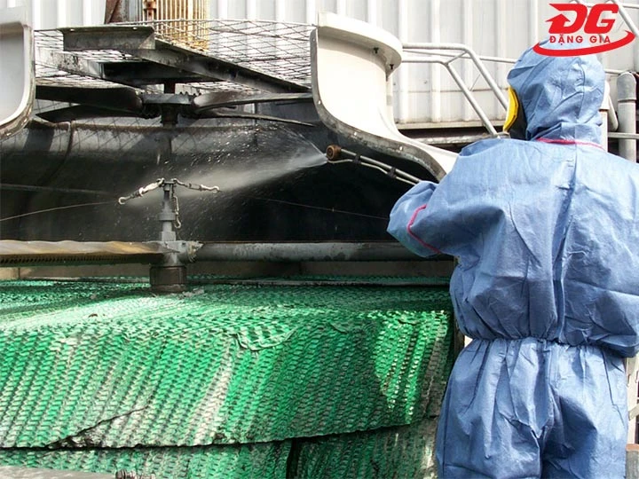 Vệ sinh tháp giải nhiệt Liang Chi LBC-70RT