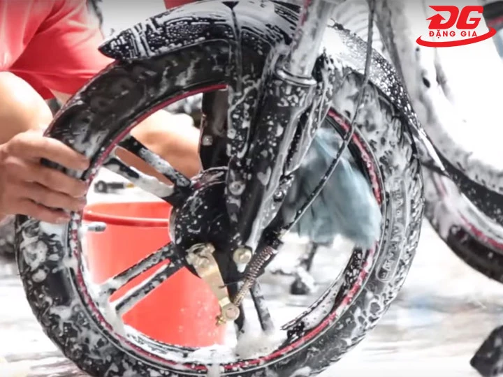 Vệ sinh bánh xe