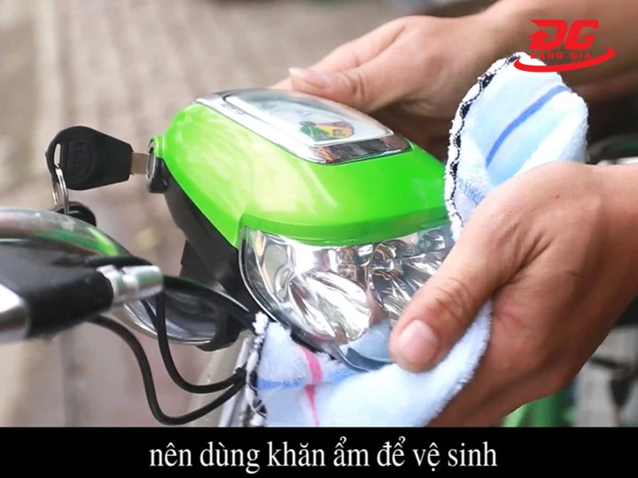 làm sạch đầu xe