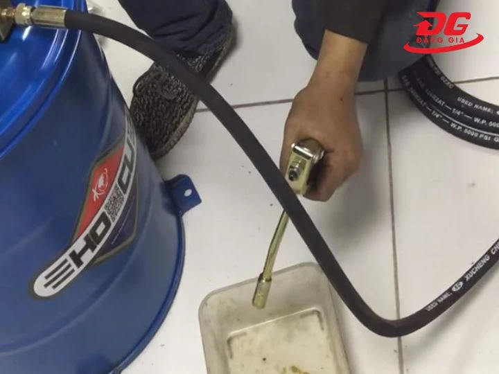 Lực bơm giảm, mỡ ra chậm