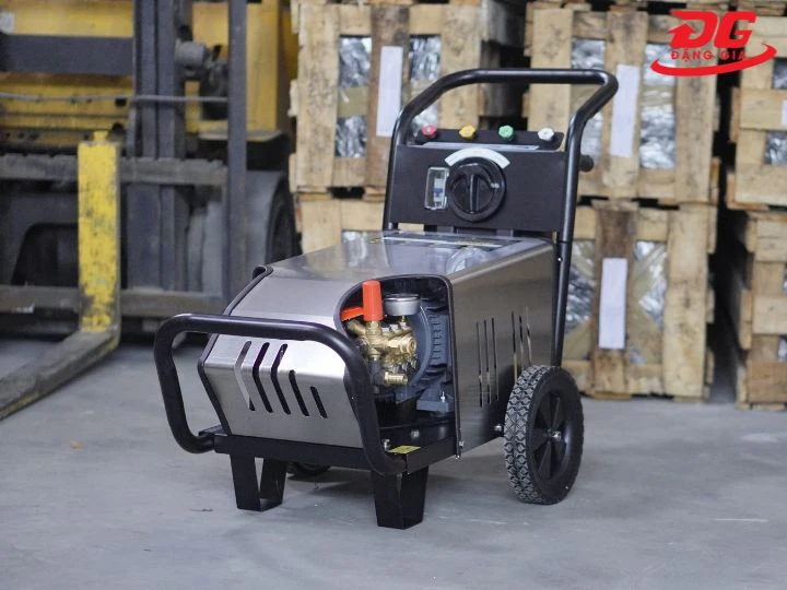 Chuẩn bị máy rửa xe cho tiệm rửa xe