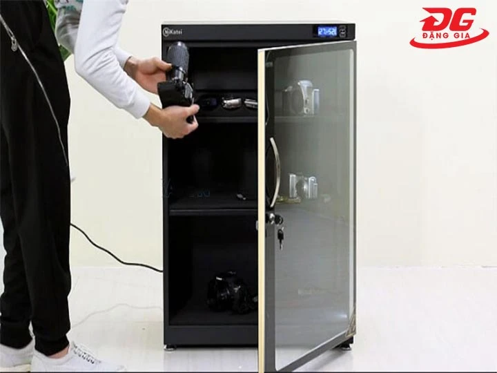 khoang chứa tủ chống ẩm Nikatei NC 230HS lớn