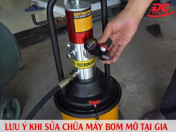 Lưu ý khi sửa chữa máy bơm mỡ