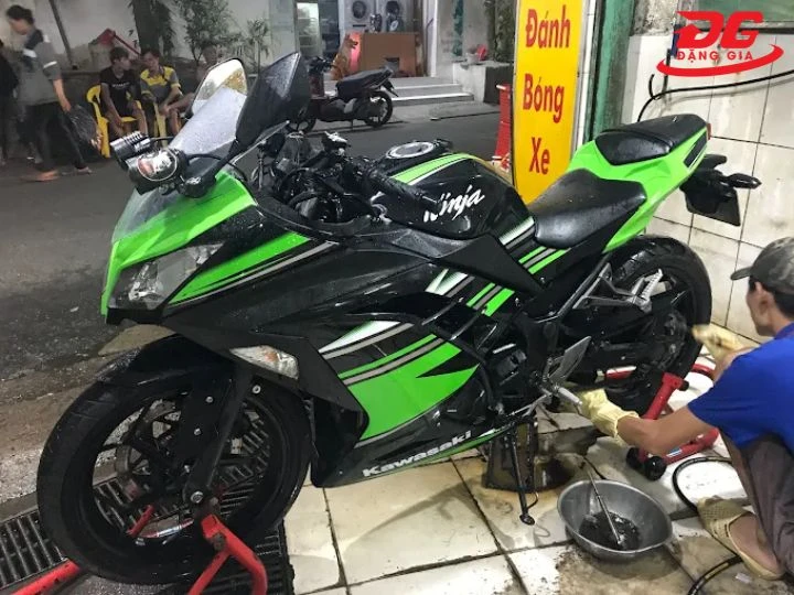 Tiệm rửa xe máy Tp.Hcm Đình Quang