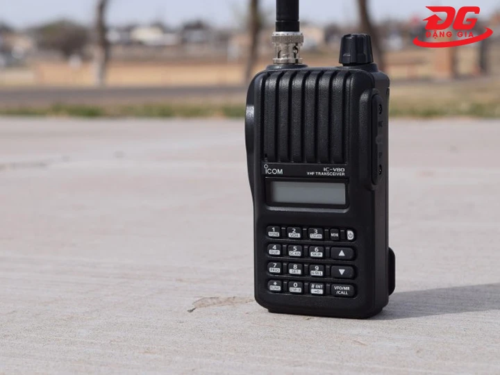 Máy liên lạc 5km ICOM IC-V80