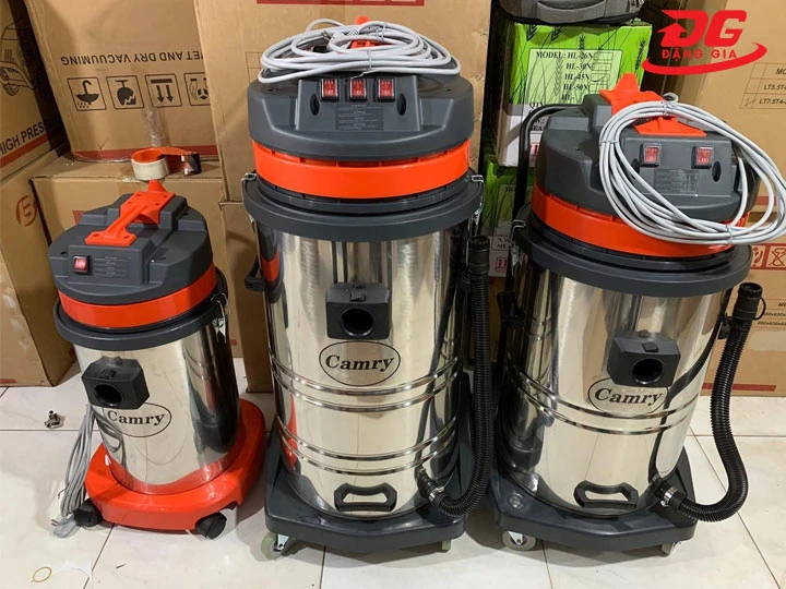 Máy hút bụi thảm trong văn phòng Camry