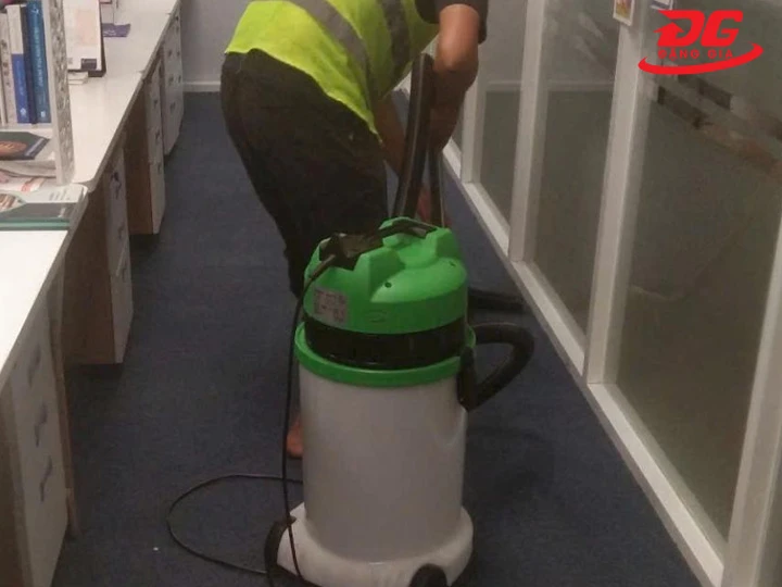 Máy hút bụi thảm văn phòng tiết kiệm sức