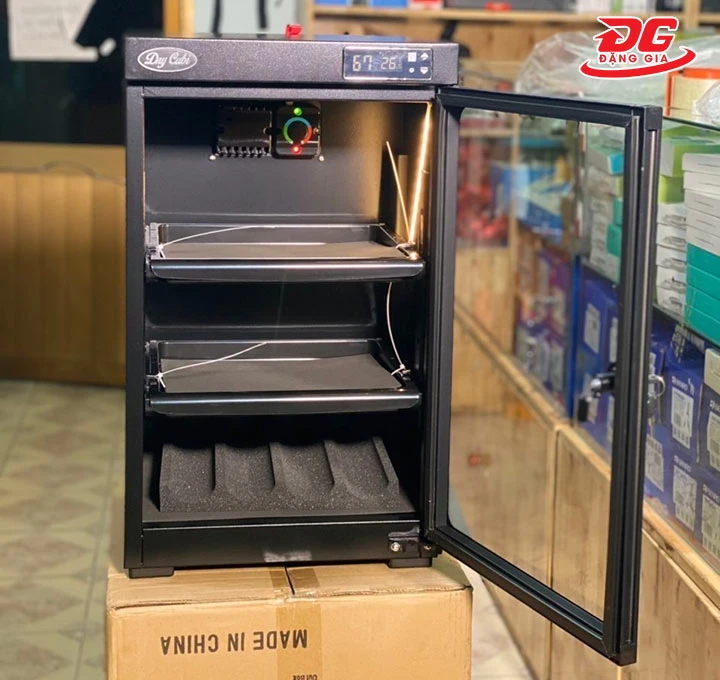 ngăn chứa của tủ chống ẩm 60L