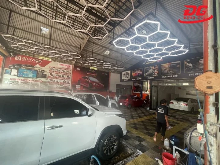 Dịch vụ chuyên nghiệp tại Gara ô tô Anh Quốc Auto