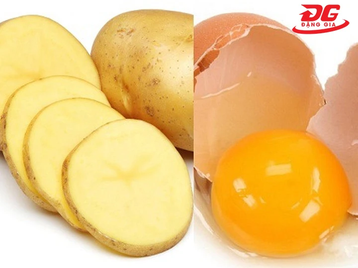 dùng khoai tây sống, trứng gà lên giày da