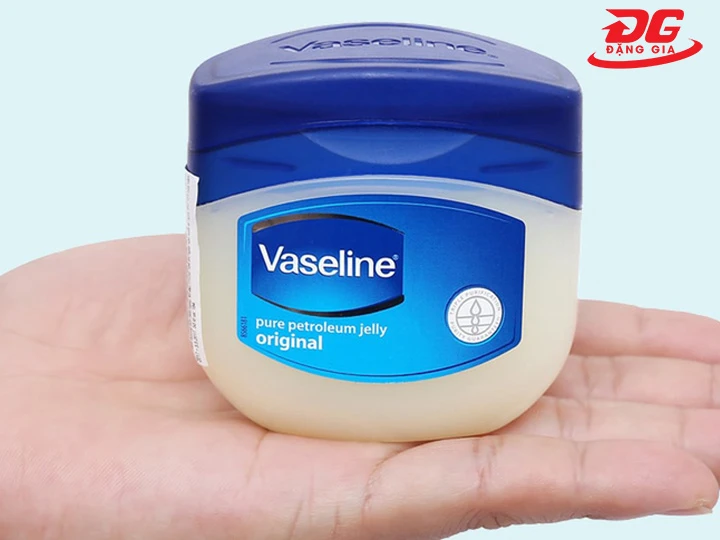 dùng vaseline cho giày da
